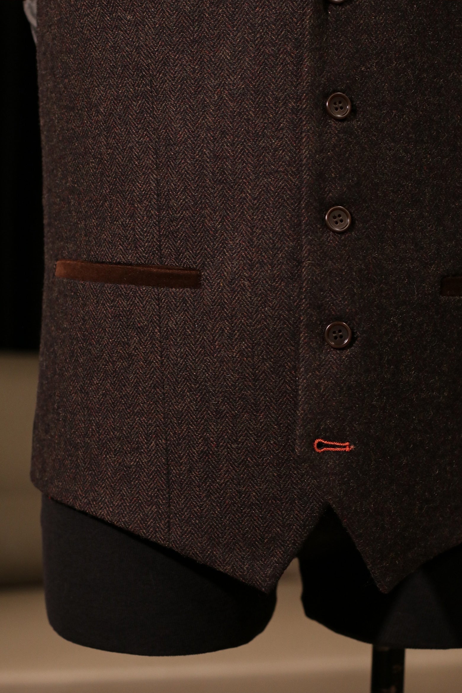 CASTLESON Chief Brown – Driedelig pak donkerbruin tweed 14